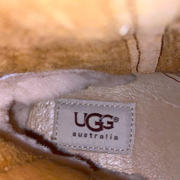 Ugg Australia Mammoth Suede Fringe Boots, US 8.5 women EUC - Picture 5 of 11